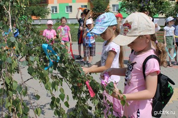 Фольклорный праздник "Троица, Троица, земля травой покроется"