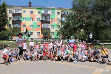 В микрорайоне Лебеди прошел спортивно-поисковый турнир «Остров сокровищ» среди пришкольных лагерей
