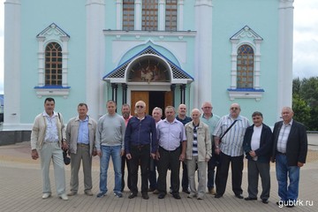 Губкинские полицейские организовали для ветеранов органов внутренних дел поездку в Коренную пустынь
