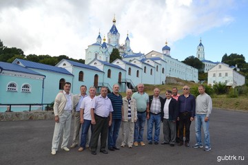 Губкинские полицейские организовали для ветеранов органов внутренних дел поездку в Коренную пустынь