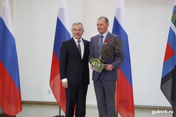 Евгений Савченко вручил государственные награды лебединцам
