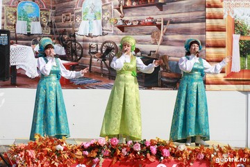 Все на ярмарке найдешь - без покупки не уйдешь