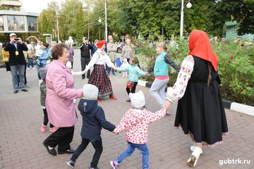 17 сентября в  сквере «Шахтёрской славы» состоялся праздник «В хороводе мы попляшем»