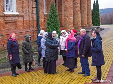 Работники комбината «КМАРУДА»  недавно побывали  в паломнической поездке в Свято-Воскресенский  женский монастырь села Зимовеньки Шебекинского района нашей области
