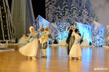 Праздничное новогоднее представление для детей в СК «Горняк»