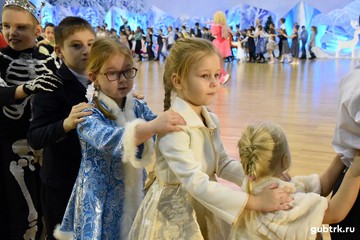 Праздничное новогоднее представление для детей в СК «Горняк»