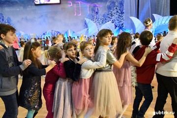 Праздничное новогоднее представление для детей в СК «Горняк»