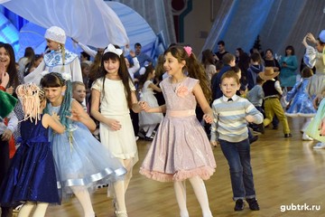 Праздничное новогоднее представление для детей в СК «Горняк»