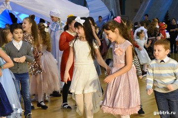 Праздничное новогоднее представление для детей в СК «Горняк»