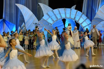 Праздничное новогоднее представление для детей в СК «Горняк»