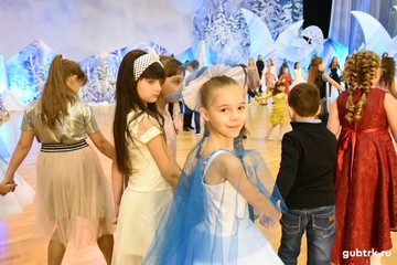 Праздничное новогоднее представление для детей в СК «Горняк»