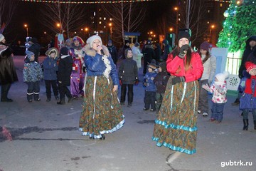 Праздник у ёлки в микрорайоне Журавлики