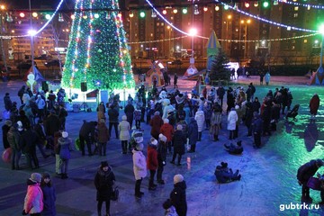 Праздник у ёлки в микрорайоне Журавлики