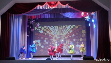 В ЦКР поселка Троицкий состоялся концерт «Мы зажигаем!»