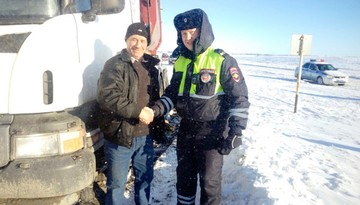 Губкинские полицейские пришли на помощь водителям, попавшим в беду